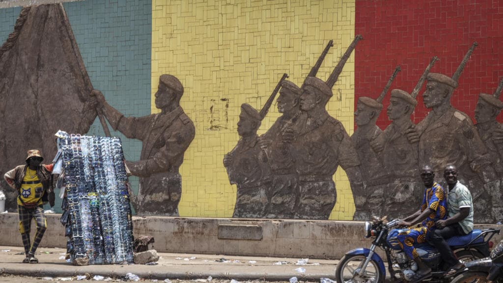 Mali : La mort du ministre de la Défense accentue l'inquiétude d'une population face à la violence croissante